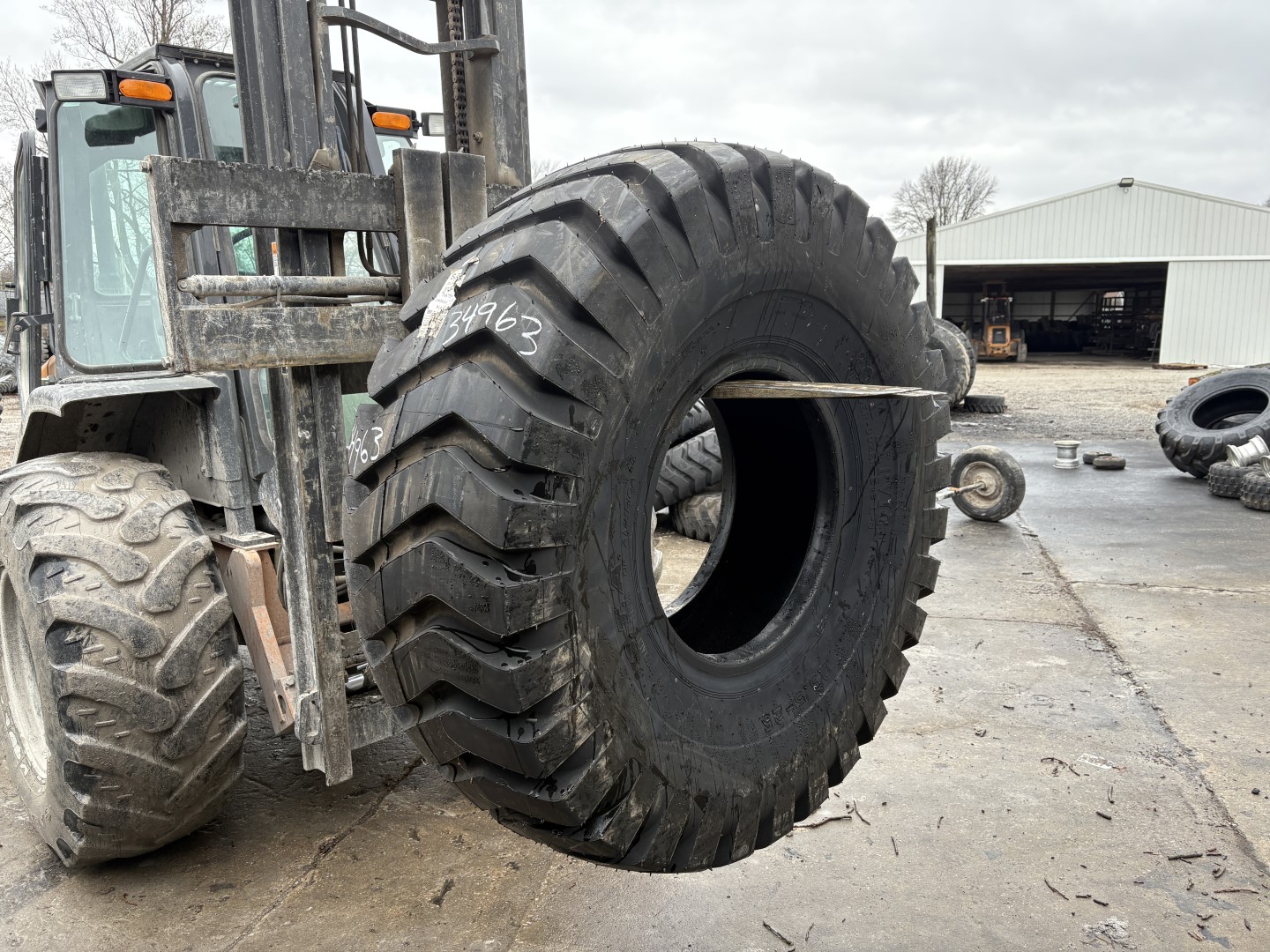 <font color='#da2127' font size ='2'><b>23.5X25 Specialty Tires of America OTR Tire E-3 L-3 G-3 Rock Service 20-Ply </font></b><br><font size ='1' color='grey'>CONDITION: </font><font size ='2'>New<br><font size ='1' color='grey'>TREAD DEPTH:</font><font size ='2'> 44/32nds<br><font size ='1' color='grey'>DETAILS:</font><font size ='2'> Unused<br><font size ='1' color='grey'>REF #:</font><font size ='2'> G34963<br><font size ='1' color='grey'>LOCATION:</font><font size ='2'> St. Louis, MO