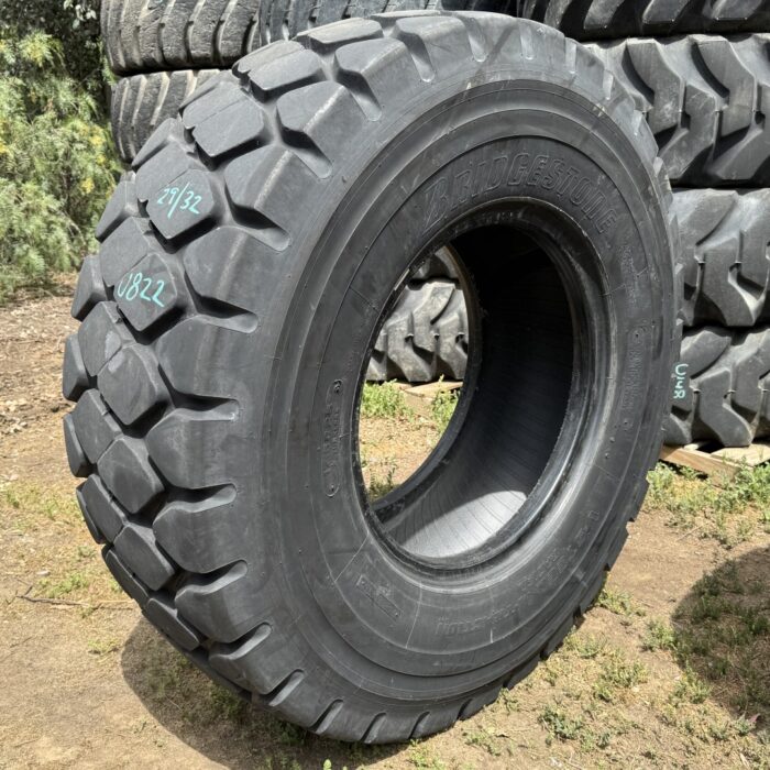 <font color='#da2127' font size ='2'><b>17.5R25 Bridgestone OTR Tire E-3 L-3 VMT 1-Star </font></b><br><font size ='1' color='grey'>CONDITION: </font><font size ='2'>Used<br><font size ='1' color='grey'>TREAD DEPTH:</font><font size ='2'>  29/32nds<br><font size ='1' color='grey'>DETAILS:</font><font size ='2'> Clean, Heat Cracks in Tread<br><font size ='1' color='grey'>REF #:</font><font size ='2'> U822<br><font size ='1' color='grey'>LOCATION:</font><font size ='2'> San Jacinto, CA