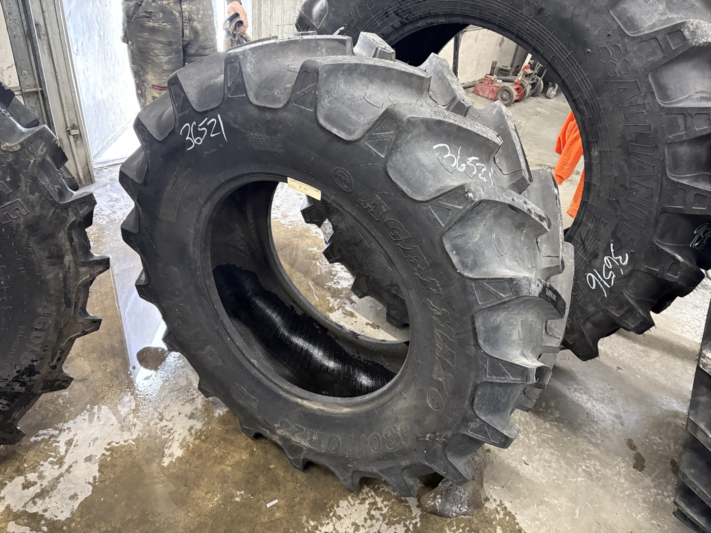 <font color='#da2127' font size ='2'><b>480/70R28 BKT OTR Tire R-1W Agrimax RT 765/657 140A8 </font></b><br><font size ='1' color='grey'>CONDITION: </font><font size ='2'>New<br><font size ='1' color='grey'>TREAD DEPTH:</font><font size ='2'> 60/32nds<br><font size ='1' color='grey'>DETAILS:</font><font size ='2'> Unused<br><font size ='1' color='grey'>REF #:</font><font size ='2'> G36521<br><font size ='1' color='grey'>LOCATION:</font><font size ='2'> St. Louis, MO