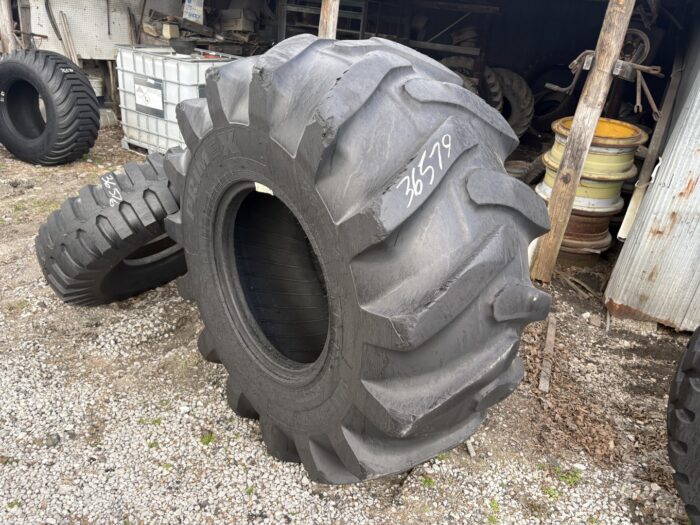 <font color='#da2127' font size ='2'><b>28LX26 Prime-X OTR Tire LS-2 Logmonster 20-Ply </font></b><br><font size ='1' color='grey'>CONDITION: </font><font size ='2'>Used<br><font size ='1' color='grey'>TREAD DEPTH:</font><font size ='2'>  26/32nds<br><font size ='1' color='grey'>DETAILS:</font><font size ='2'> Clean, Bead Spots<br><font size ='1' color='grey'>REF #:</font><font size ='2'> G36579<br><font size ='1' color='grey'>LOCATION:</font><font size ='2'> St. Louis, MO