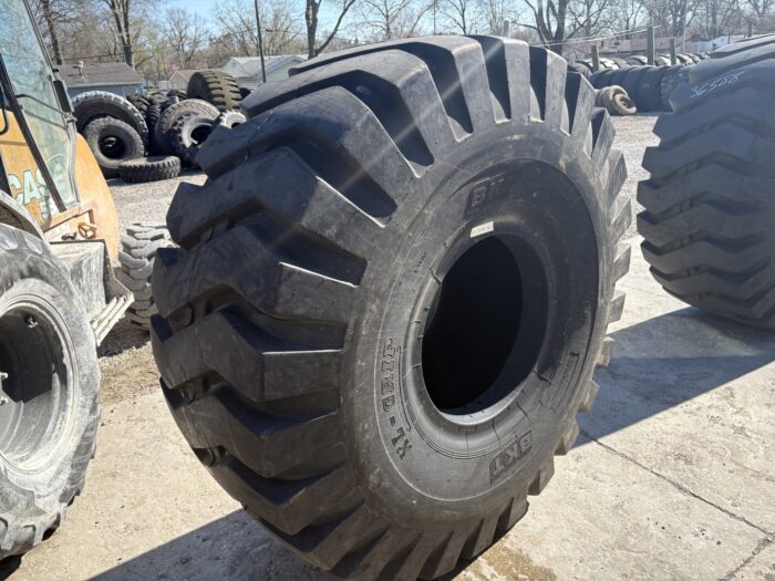 <font color='#da2127' font size ='2'><b>29.5X25 BKT OTR Tire E-3 L-3 XL Grip 28-Ply </font></b><br><font size ='1' color='grey'>CONDITION: </font><font size ='2'>New<br><font size ='1' color='grey'>TREAD DEPTH:</font><font size ='2'>  54/32nds<br><font size ='1' color='grey'>DETAILS:</font><font size ='2'> Unused<br><font size ='1' color='grey'>REF #:</font><font size ='2'> G36587<br><font size ='1' color='grey'>LOCATION:</font><font size ='2'> St. Louis, MO