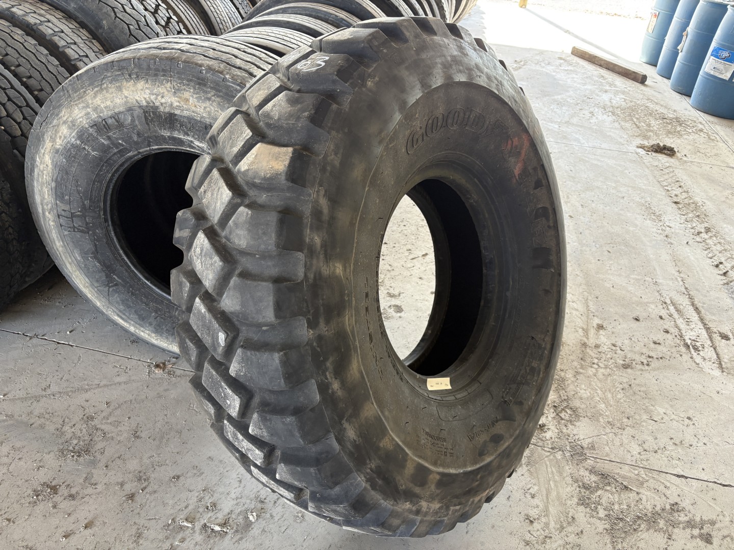 <font color='#da2127' font size ='2'><b>445/90R21 Goodyear  OTR Tire E-3 L-3 G-3 AT2A AT-2A M </font></b><br><font size ='1' color='grey'>CONDITION: </font><font size ='2'>Used <br><font size ='1' color='grey'>TREAD DEPTH:</font><font size ='2'>  30/32nds<br><font size ='1' color='grey'>DETAILS:</font><font size ='2'> Clean, 16.00R21<br><font size ='1' color='grey'>REF #:</font><font size ='2'> G36661<br><font size ='1' color='grey'>LOCATION:</font><font size ='2'> St. Louis, MO