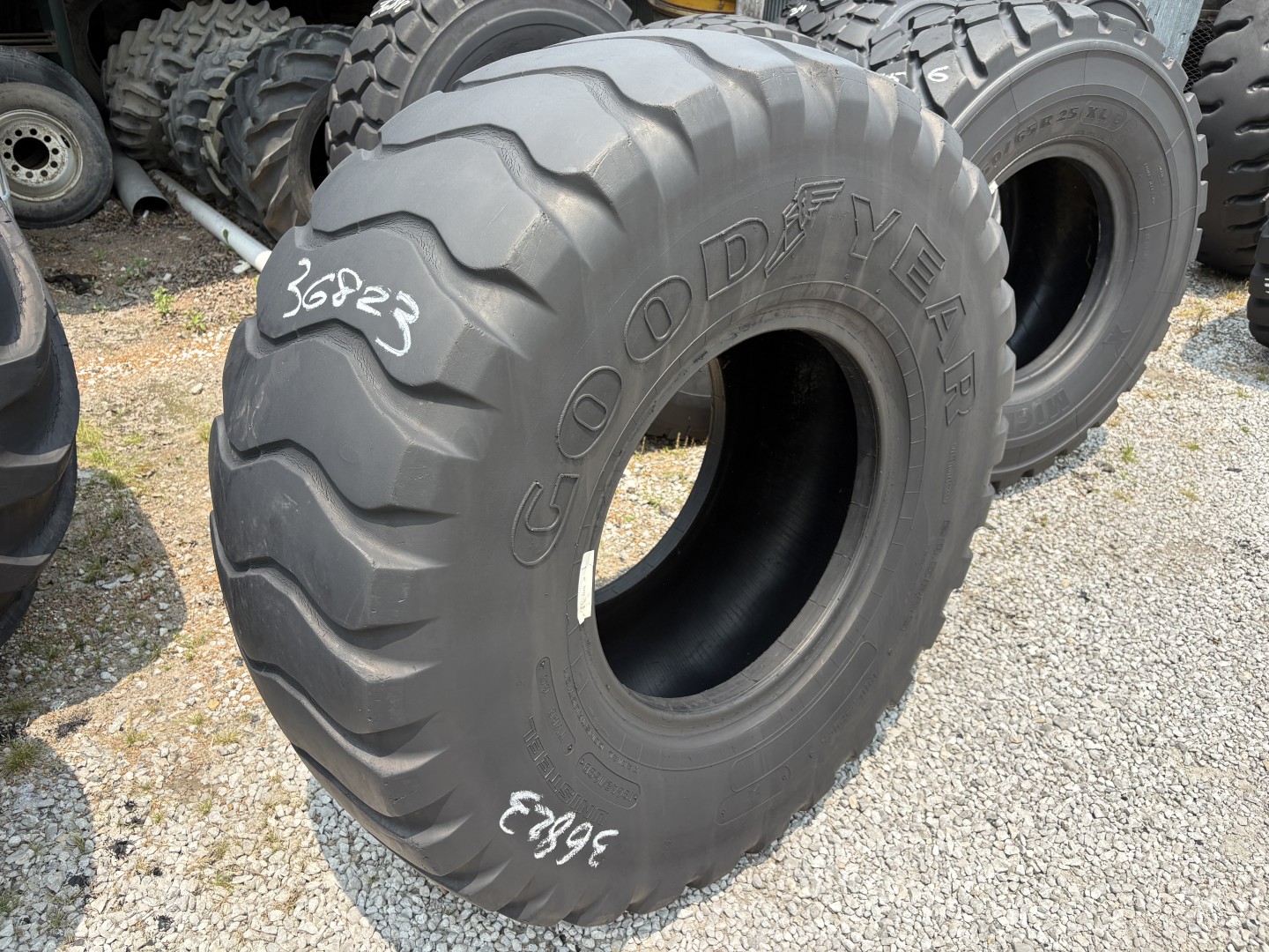 <font color='#da2127' font size ='2'><b>20.5R25 Goodyear OTR Tire E-3 L-3 G-3 RL-2+ 1-Star </font></b><br><font size ='1' color='grey'>CONDITION: </font><font size ='2'>Used<br><font size ='1' color='grey'>TREAD DEPTH:</font><font size ='2'> 12/32nds<br><font size ='1' color='grey'>DETAILS:</font><font size ='2'> Clean<br><font size ='1' color='grey'>REF #:</font><font size ='2'> G36823<br><font size ='1' color='grey'>LOCATION:</font><font size ='2'> St. Louis, MO