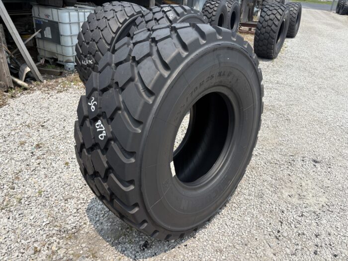 <font color='#da2127' font size ='2'><b>18.00X25 Yokohama OTR Tire L-5S C-1 IND-4 Y69 40-Ply </font></b><br><font size ='1' color='grey'>CONDITION: </font><font size ='2'>Used<br><font size ='1' color='grey'>TREAD DEPTH:</font><font size ='2'>  50/32nds<br><font size ='1' color='grey'>DETAILS:</font><font size ='2'> 1-Tread Section<br><font size ='1' color='grey'>REF #:</font><font size ='2'> G36878<br><font size ='1' color='grey'>LOCATION:</font><font size ='2'> St. Louis, MO