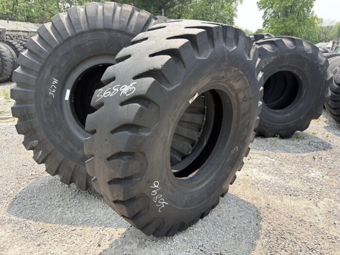 <font color='#da2127' font size ='2'><b>18.00X33 Firestone OTR Tire E-4 SRG DT Super Rock Grip Deep Tread 32-Ply </font></b><br><font size ='1' color='grey'>CONDITION: </font><font size ='2'>Used<br><font size ='1' color='grey'>TREAD DEPTH:</font><font size ='2'>  24/32nds<br><font size ='1' color='grey'>DETAILS:</font><font size ='2'> Clean<br><font size ='1' color='grey'>REF #:</font><font size ='2'> G36896<br><font size ='1' color='grey'>LOCATION:</font><font size ='2'> St. Louis, MO