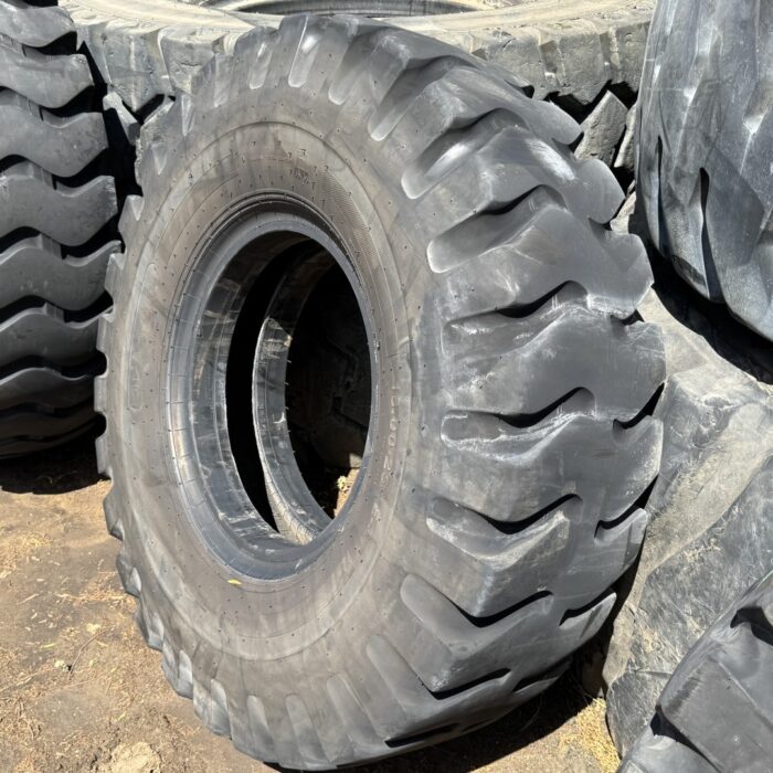 <font color='#da2127' font size ='2'><b>16.00X25 Advance OTR Tire E-3 L-3 Rock Regular 32-Ply </font></b><br><font size ='1' color='grey'>CONDITION: </font><font size ='2'>Used<br><font size ='1' color='grey'>TREAD DEPTH:</font><font size ='2'>  20/32nds<br><font size ='1' color='grey'>DETAILS:</font><font size ='2'> Clean<br><font size ='1' color='grey'>REF #:</font><font size ='2'> U906<br><font size ='1' color='grey'>LOCATION:</font><font size ='2'> San Jacinto, CA