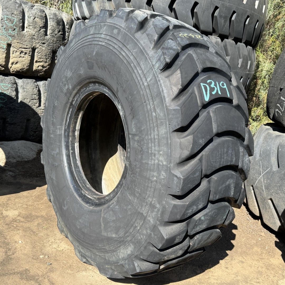 <font color='#da2127' font size ='2'><b>23.5R25 Michelin OTR Tire E-3 L-3 G-3 XR 2-Star </font></b><br><font size ='1' color='grey'>CONDITION: </font><font size ='2'>Used<br><font size ='1' color='grey'>TREAD DEPTH:</font><font size ='2'> 35/32nds<br><font size ='1' color='grey'>DETAILS:</font><font size ='2'> Clean<br><font size ='1' color='grey'>REF #:</font><font size ='2'> D319<br><font size ='1' color='grey'>LOCATION:</font><font size ='2'> Fowler, CA