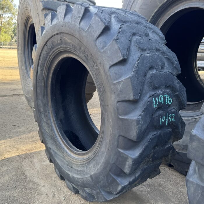 <font color='#da2127' font size ='2'><b>17.5X25 Samson OTR Tire E-2 L-2 G-2 Traction Regular 16-Ply </font></b><br><font size ='1' color='grey'>CONDITION: </font><font size ='2'>Used<br><font size ='1' color='grey'>TREAD DEPTH:</font><font size ='2'>  10/32nds<br><font size ='1' color='grey'>DETAILS:</font><font size ='2'> Clean, Delamination<br><font size ='1' color='grey'>REF #:</font><font size ='2'> U976<br><font size ='1' color='grey'>LOCATION:</font><font size ='2'> San Jacinto, CA