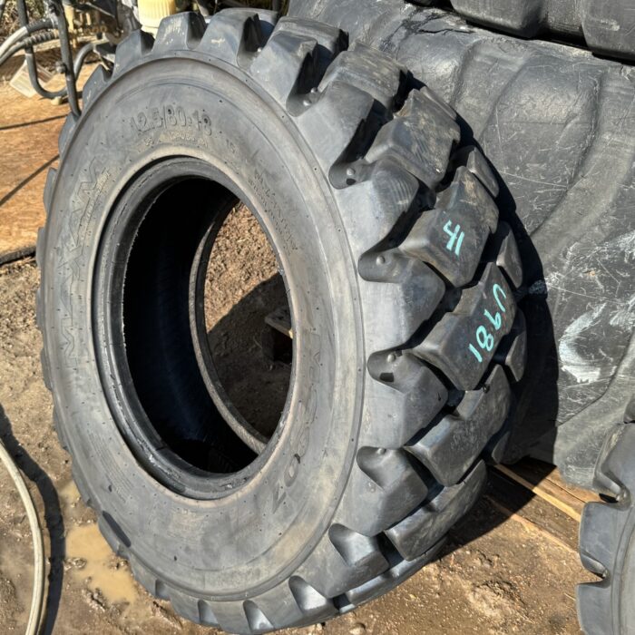 <font color='#da2127' font size ='2'><b>12.5/80X18 Maxam OTR Tire L-5 MS907 16-Ply </font></b><br><font size ='1' color='grey'>CONDITION: </font><font size ='2'>Used<br><font size ='1' color='grey'>TREAD DEPTH:</font><font size ='2'>  41/32nds<br><font size ='1' color='grey'>DETAILS:</font><font size ='2'> Clean, 340/80X18 340/80-18<br><font size ='1' color='grey'>REF #:</font><font size ='2'> U981<br><font size ='1' color='grey'>LOCATION:</font><font size ='2'> San Jacinto, CA