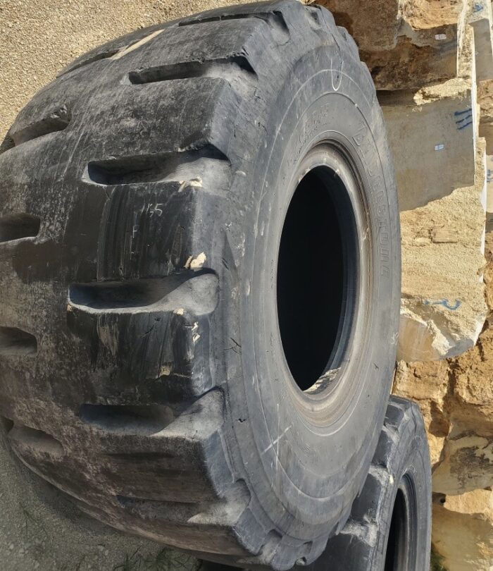 <font color='#da2127' font size ='2'><b>45/65R45 Bridgestone OTR Tire L-5 VSDL 2-Star </font></b><br><font size ='1' color='grey'>CONDITION: </font><font size ='2'>Used<br><font size ='1' color='grey'>TREAD DEPTH:</font><font size ='2'>  100/32nds<br><font size ='1' color='grey'>DETAILS:</font><font size ='2'> Clean, Some Sidewall Cuts<br><font size ='1' color='grey'>REF #:</font><font size ='2'> Z262<br><font size ='1' color='grey'>LOCATION:</font><font size ='2'> Mankato, MN