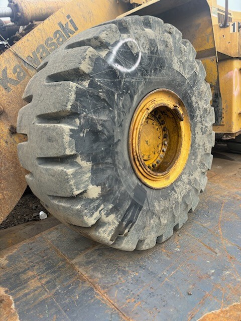 <font color='#da2127' font size ='2'><b>29.5X25 Yokohama OTR Tire L-5 Y524 Y-524 </font></b><br><font size ='1' color='grey'>CONDITION: </font><font size ='2'>Used<br><font size ='1' color='grey'>TREAD DEPTH:</font><font size ='2'> <br><font size ='1' color='grey'>DETAILS:</font><font size ='2'> Clean<br><font size ='1' color='grey'>REF #:</font><font size ='2'> D341<br><font size ='1' color='grey'>LOCATION:</font><font size ='2'> Eugene, OR
