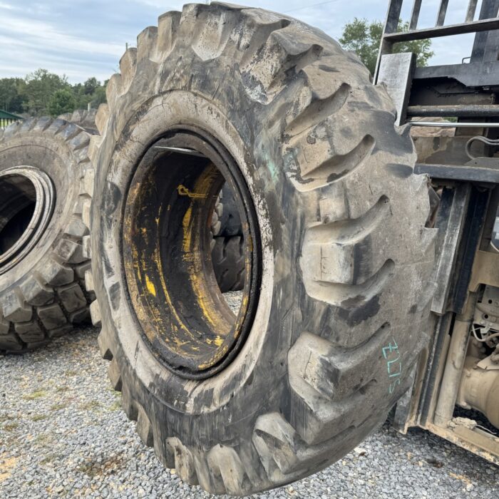 <font color='#da2127' font size ='2'><b>18.00X33 Firestone OTR Tire E-4 SRG DT Super Rock Grip Deep Tread 32-Ply </font></b><br><font size ='1' color='grey'>CONDITION: </font><font size ='2'>Used<br><font size ='1' color='grey'>TREAD DEPTH:</font><font size ='2'>  34/32nds<br><font size ='1' color='grey'>DETAILS:</font><font size ='2'> Clean, Uneven Wear, On Rim<br><font size ='1' color='grey'>REF #:</font><font size ='2'> Z275<br><font size ='1' color='grey'>LOCATION:</font><font size ='2'> Ashville, AL