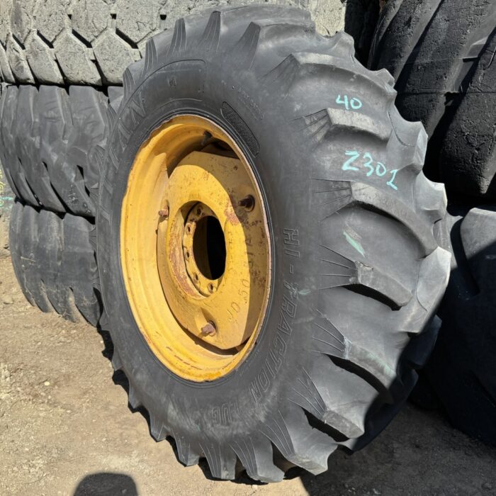 <font color='#da2127' font size ='2'><b>14.9X28 Titan OTR Tire R-1 Hi Traction Lug 6-Ply </font></b><br><font size ='1' color='grey'>CONDITION: </font><font size ='2'>Used<br><font size ='1' color='grey'>TREAD DEPTH:</font><font size ='2'>  40/32nds<br><font size ='1' color='grey'>DETAILS:</font><font size ='2'> Clean, Aged, On Rim, Sat Flat<br><font size ='1' color='grey'>REF #:</font><font size ='2'> Z302<br><font size ='1' color='grey'>LOCATION:</font><font size ='2'> San Jacinto, CA