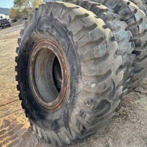 <font color='#da2127' font size ='2'><b>18.00X33 Titan OTR Tire E-4 CM150 CM 150 32-Ply </font></b><br><font size ='1' color='grey'>CONDITION: </font><font size ='2'>Used<br><font size ='1' color='grey'>TREAD DEPTH:</font><font size ='2'>  50/32nds<br><font size ='1' color='grey'>DETAILS:</font><font size ='2'> Clean, Burn Marks on One Side, Rock Cuts on One Side, Weathered, On Rim<br><font size ='1' color='grey'>REF #:</font><font size ='2'> Z362<br><font size ='1' color='grey'>LOCATION:</font><font size ='2'> Amarillo, TX