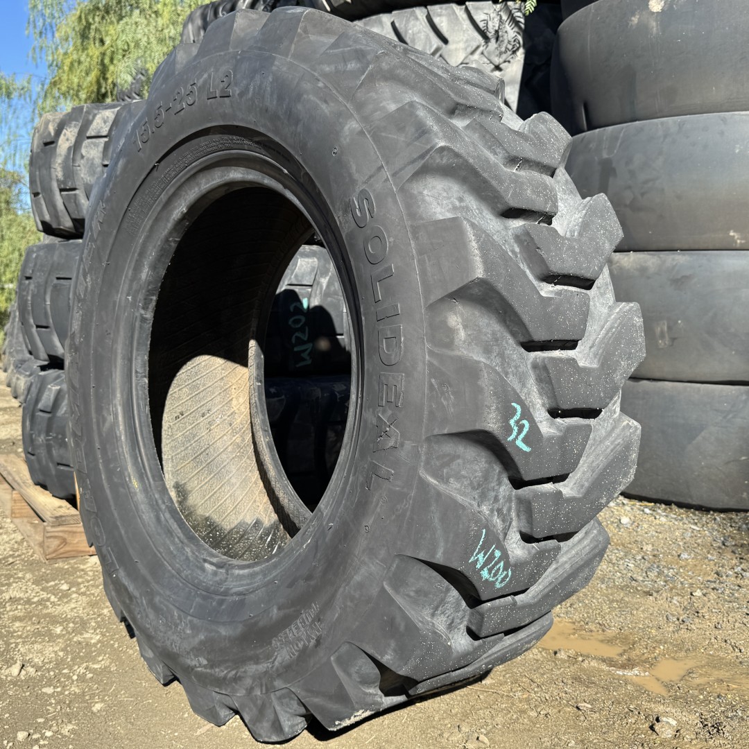 <font color='#da2127' font size ='2'><b>15.5X25 Solideal OTR Tire G-2 L-2 Loadmaster L2 12-Ply </font></b><br><font size ='1' color='grey'>CONDITION: </font><font size ='2'>Used<br><font size ='1' color='grey'>TREAD DEPTH:</font><font size ='2'> 32/32nds<br><font size ='1' color='grey'>DETAILS:</font><font size ='2'> Clean<br><font size ='1' color='grey'>REF #:</font><font size ='2'> W200<br><font size ='1' color='grey'>LOCATION:</font><font size ='2'> San Jacinto, CA