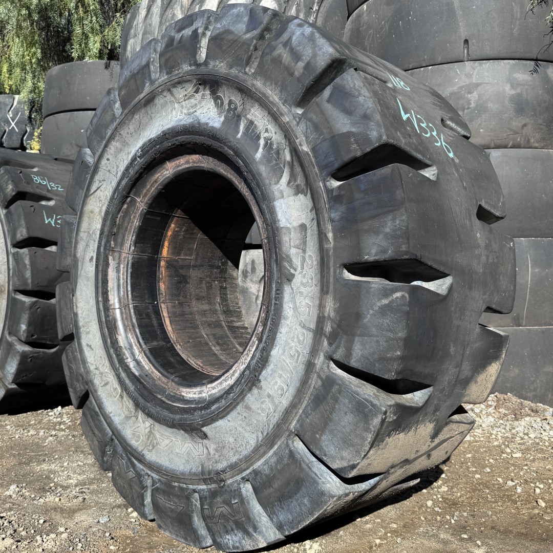 <font color='#da2127' font size ='2'><b>23.5X25 Magna OTR Tire L-5 MS708 TR OTR Pro Solid </font></b><br><font size ='1' color='grey'>CONDITION: </font><font size ='2'>Used<br><font size ='1' color='grey'>TREAD DEPTH:</font><font size ='2'> 118/32nds<br><font size ='1' color='grey'>DETAILS:</font><font size ='2'> Clean, V53320, Fits 19.5X25 Rim<br><font size ='1' color='grey'>REF #:</font><font size ='2'> W336<br><font size ='1' color='grey'>LOCATION:</font><font size ='2'> San Jacinto, CA
