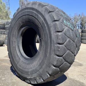 <font color='#da2127' font size ='2'><b>26.5R25 Bridgestone OTR Tire E-3 L-3 VMT 1-Star </font></b><br><font size ='1' color='grey'>CONDITION: </font><font size ='2'>Used<br><font size ='1' color='grey'>TREAD DEPTH:</font><font size ='2'>  9/32nds<br><font size ='1' color='grey'>DETAILS:</font><font size ='2'> Clean, Weathered Tread<br><font size ='1' color='grey'>REF #:</font><font size ='2'> Z422<br><font size ='1' color='grey'>LOCATION:</font><font size ='2'> San Jacinto, CA