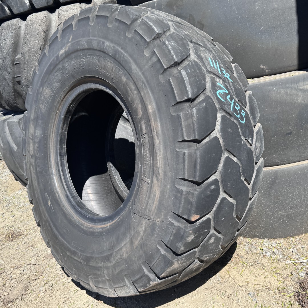 <font color='#da2127' font size ='2'><b>20.5R25 Bridgestone OTR Tire L-3 G-3 VJT 1-Star </font></b><br><font size ='1' color='grey'>CONDITION: </font><font size ='2'>Used<br><font size ='1' color='grey'>TREAD DEPTH:</font><font size ='2'> 11/32nds<br><font size ='1' color='grey'>DETAILS:</font><font size ='2'> Clean<br><font size ='1' color='grey'>REF #:</font><font size ='2'> Z433<br><font size ='1' color='grey'>LOCATION:</font><font size ='2'> San Jacinto, CA