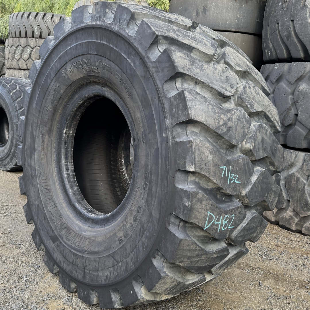 <font color='#da2127' font size ='2'><b>35/65R33 Bridgestone OTR Tire E-4 L-4 VSNTZ 4-Star </font></b><br><font size ='1' color='grey'>CONDITION: </font><font size ='2'>Used<br><font size ='1' color='grey'>TREAD DEPTH:</font><font size ='2'> 71/32nds<br><font size ='1' color='grey'>DETAILS:</font><font size ='2'> Clean<br><font size ='1' color='grey'>REF #:</font><font size ='2'> D482<br><font size ='1' color='grey'>LOCATION:</font><font size ='2'> Yakima, WA