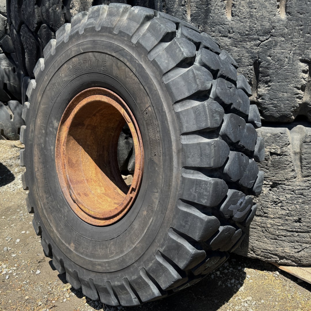 <font color='#da2127' font size ='2'><b>18.00R25 Bridgestone OTR Tire E-4 G-4 VMTS 2-Star </font></b><br><font size ='1' color='grey'>CONDITION: </font><font size ='2'>Used<br><font size ='1' color='grey'>TREAD DEPTH:</font><font size ='2'> 48/32nds<br><font size ='1' color='grey'>DETAILS:</font><font size ='2'> Clean, On Rim<br><font size ='1' color='grey'>REF #:</font><font size ='2'> D619<br><font size ='1' color='grey'>LOCATION:</font><font size ='2'> San Jacinto, CA