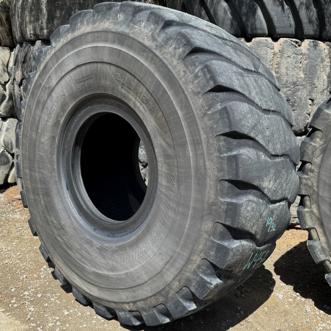 <font color='#da2127' font size ='2'><b>29.5R25 Bridgestone OTR Tire E-3 L-3 VLT 2-Star </font></b><br><font size ='1' color='grey'>CONDITION: </font><font size ='2'>Used<br><font size ='1' color='grey'>TREAD DEPTH:</font><font size ='2'> 11/32nds<br><font size ='1' color='grey'>DETAILS:</font><font size ='2'> Clean, Minor Shoulder Cut on One Side<br><font size ='1' color='grey'>REF #:</font><font size ='2'> W452<br><font size ='1' color='grey'>LOCATION:</font><font size ='2'> San Jacinto, CA