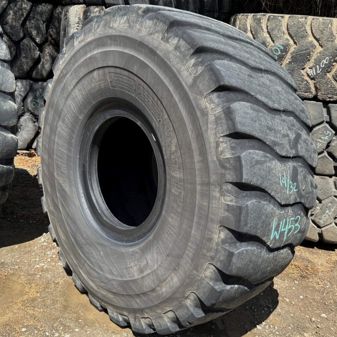 <font color='#da2127' font size ='2'><b>29.5R25 Bridgestone OTR Tire E-3 L-3 VLT 2-Star </font></b><br><font size ='1' color='grey'>CONDITION: </font><font size ='2'>Used<br><font size ='1' color='grey'>TREAD DEPTH:</font><font size ='2'> 14/32nds<br><font size ='1' color='grey'>DETAILS:</font><font size ='2'> Clean, Minor Shoulder Cut on One Side<br><font size ='1' color='grey'>REF #:</font><font size ='2'> W453<br><font size ='1' color='grey'>LOCATION:</font><font size ='2'> San Jacinto, CA