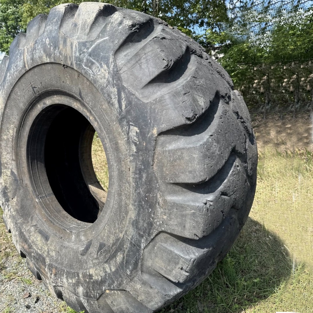 <font color='#da2127' font size ='2'><b>33.25X35 Firestone OTR Tire E-4 SRG DT Super Rock Grip Deep Tread 32-Ply </font></b><br><font size ='1' color='grey'>CONDITION: </font><font size ='2'>Used<br><font size ='1' color='grey'>TREAD DEPTH:</font><font size ='2'> 70/32nds<br><font size ='1' color='grey'>DETAILS:</font><font size ='2'> Clean<br><font size ='1' color='grey'>REF #:</font><font size ='2'> Z466<br><font size ='1' color='grey'>LOCATION:</font><font size ='2'> Kernersville, NC