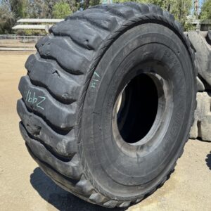 <font color='#da2127' font size ='2'><b>33.25R29 Bridgestone OTR Tire E-3 L-3 VLT 2-Star </font></b><br><font size ='1' color='grey'>CONDITION: </font><font size ='2'>Used<br><font size ='1' color='grey'>TREAD DEPTH:</font><font size ='2'>  32/32nds<br><font size ='1' color='grey'>DETAILS:</font><font size ='2'> Clean, Minor Sidewall Cuts, Aged<br><font size ='1' color='grey'>REF #:</font><font size ='2'> Z491<br><font size ='1' color='grey'>LOCATION:</font><font size ='2'> San Jacinto, CA