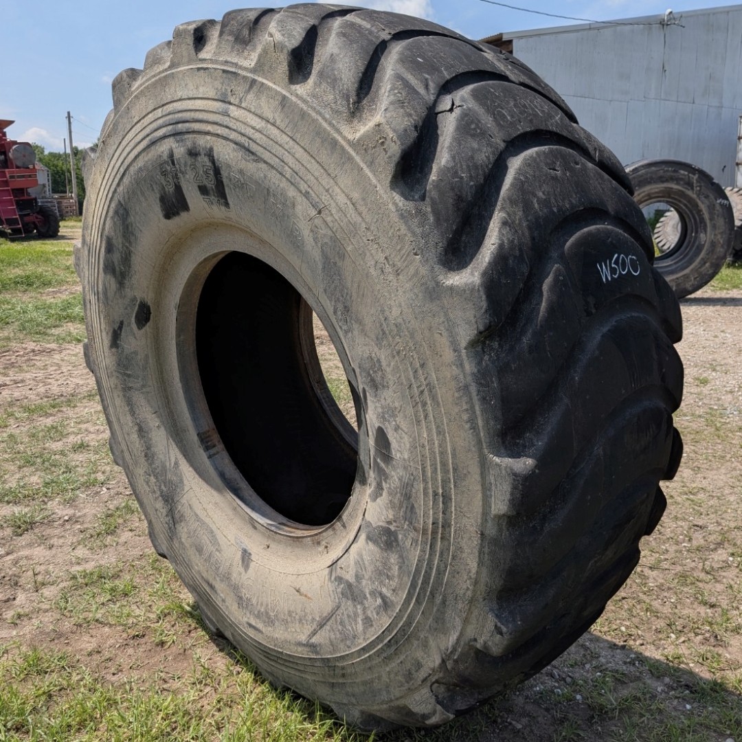 <font color='#da2127' font size ='2'><b>33.25R35 Michelin OTR Tire L-3 XRDN 1-Star </font></b><br><font size ='1' color='grey'>CONDITION: </font><font size ='2'>Used<br><font size ='1' color='grey'>TREAD DEPTH:</font><font size ='2'> 30/32nds<br><font size ='1' color='grey'>DETAILS:</font><font size ='2'> Clean, 1-Tread Patch, Some Rock Cuts, Old<br><font size ='1' color='grey'>REF #:</font><font size ='2'> W500<br><font size ='1' color='grey'>LOCATION:</font><font size ='2'> Gilson, IL