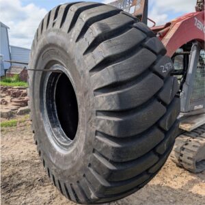 <font color='#da2127' font size ='2'><b>29.5X29 Titan OTR Tire E-3 L-3 NDLCM 28-Ply </font></b><br><font size ='1' color='grey'>CONDITION: </font><font size ='2'>Used-Low-Hour<br><font size ='1' color='grey'>TREAD DEPTH:</font><font size ='2'>  47/32nds<br><font size ='1' color='grey'>DETAILS:</font><font size ='2'> Clean<br><font size ='1' color='grey'>REF #:</font><font size ='2'> Z473<br><font size ='1' color='grey'>LOCATION:</font><font size ='2'> Gilson, IL