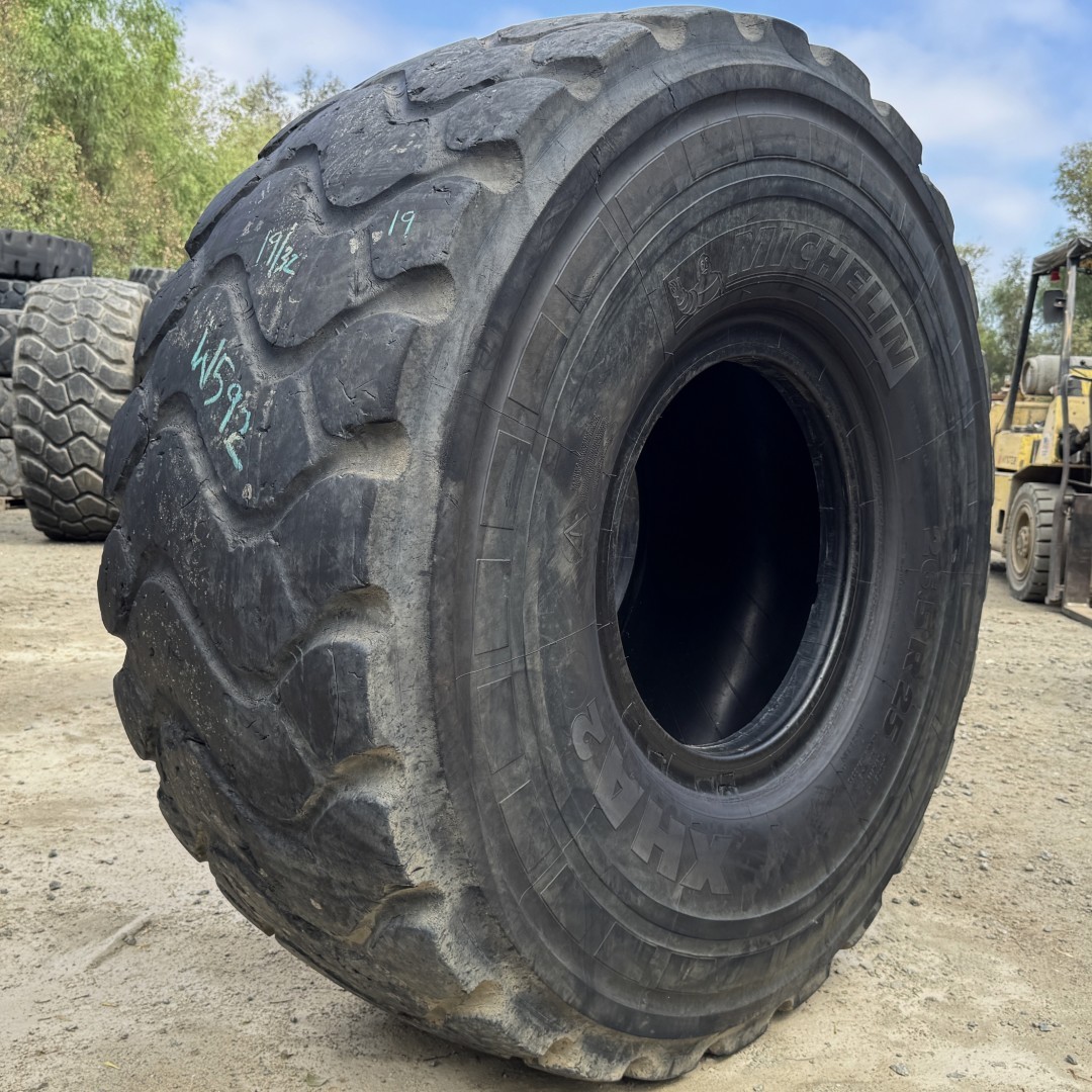 <font color='#da2127' font size ='2'><b>26.5R25 Michelin OTR Tire E-3 L-3 XHA2 2-Star </font></b><br><font size ='1' color='grey'>CONDITION: </font><font size ='2'>Used<br><font size ='1' color='grey'>TREAD DEPTH:</font><font size ='2'> 19/32nds<br><font size ='1' color='grey'>DETAILS:</font><font size ='2'> Clean, Rock Cuts on One Sidewall<br><font size ='1' color='grey'>REF #:</font><font size ='2'> W592<br><font size ='1' color='grey'>LOCATION:</font><font size ='2'> San Jacinto, CA